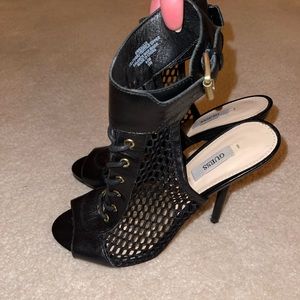 Women’s Guess heels size 6.5 in great preowned condition.